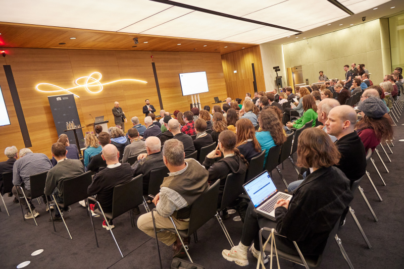 Von links: Laurenz Ennser-Jedenastik - Institut für Staatswissenschaften Universität Wien, Simon Hofer - Verantwortlicher für Open-Data Parlamentsdirektion