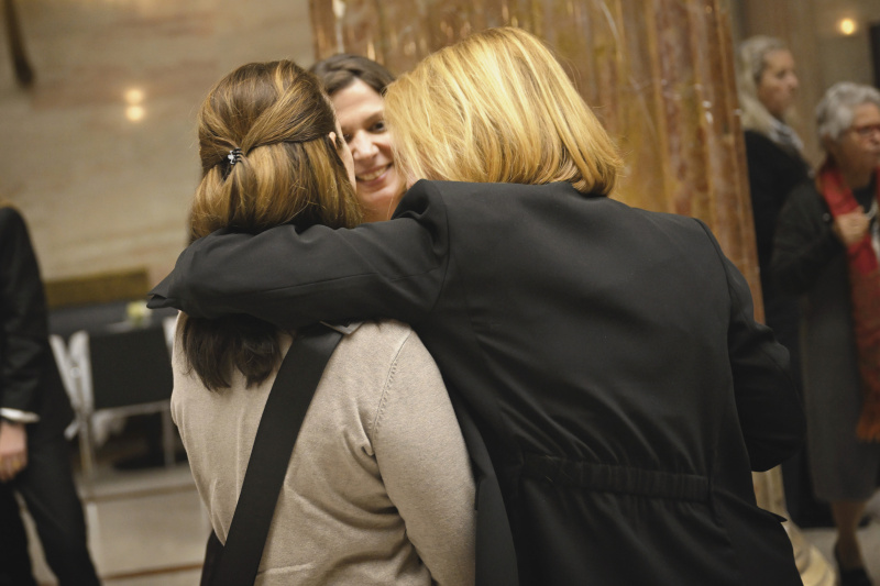 Zweite Nationalratspräsidentin Doris Bures (SPÖ) mit Veranstaltungsteilnehmer:innen