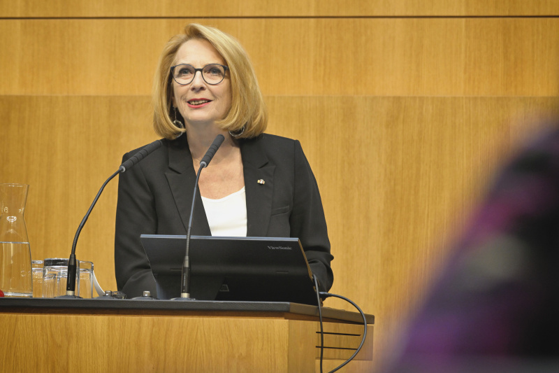 Begrüßung. Zweite Nationalratspräsidentin Doris Bures (SPÖ)