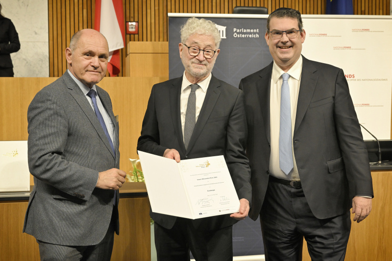 Von links: Nationalratspräsident Wolfgang Sobotka (ÖVP), Vertreter Preisträger CENTROPA, Präsident der Israelitischen Kultusgemeinde Oskar Deutsch