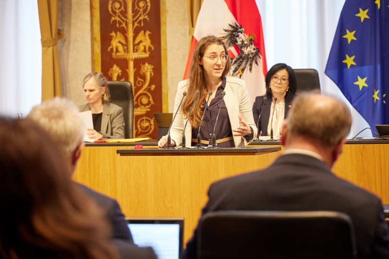 Am Redner:innenpult Bundesrätin Elisabeth Wolff (ÖVP)