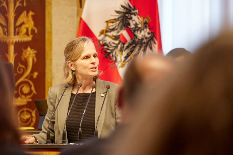 Am Redner:innenpult Bundesrätin Daniela Gruber-Pruner (SPÖ)