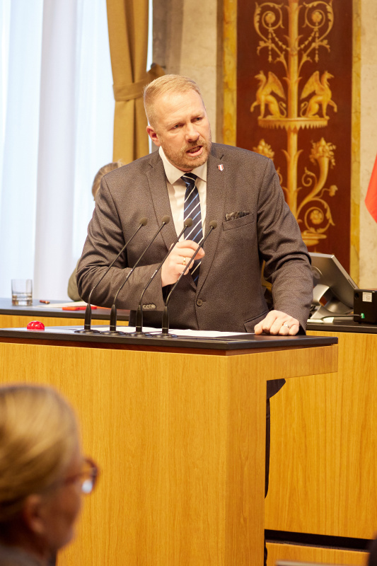 Am Redner:innenpult Bundesrat Markus Leinfellner (FPÖ)