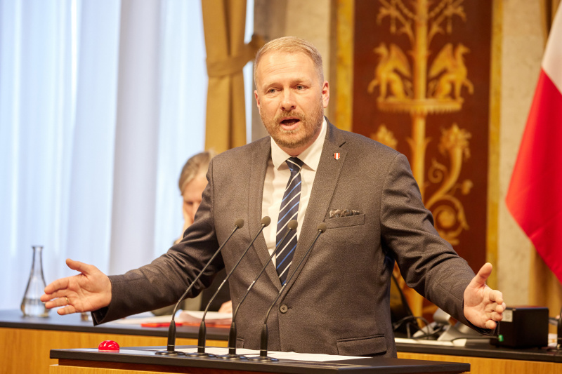 Am Redner:innenpult Bundesrat Markus Leinfellner (FPÖ)