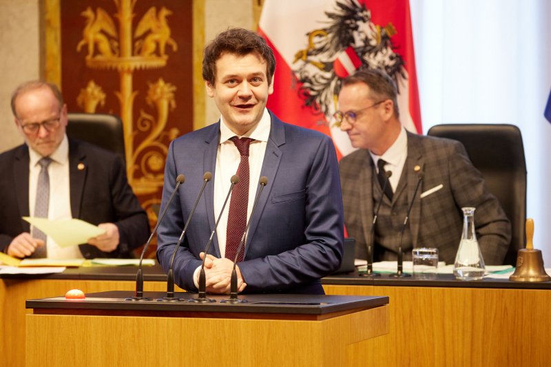 Am Redner:innenpult Bundesrat Sascha Obrecht (SPÖ)