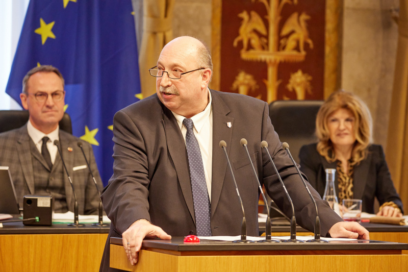 Am Redner:innenpult Bundesrat Michael Bernard (FPÖ)