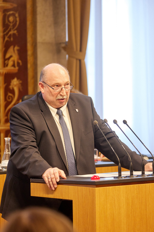 Am Redner:innenpult Bundesrat Michael Bernard (FPÖ)