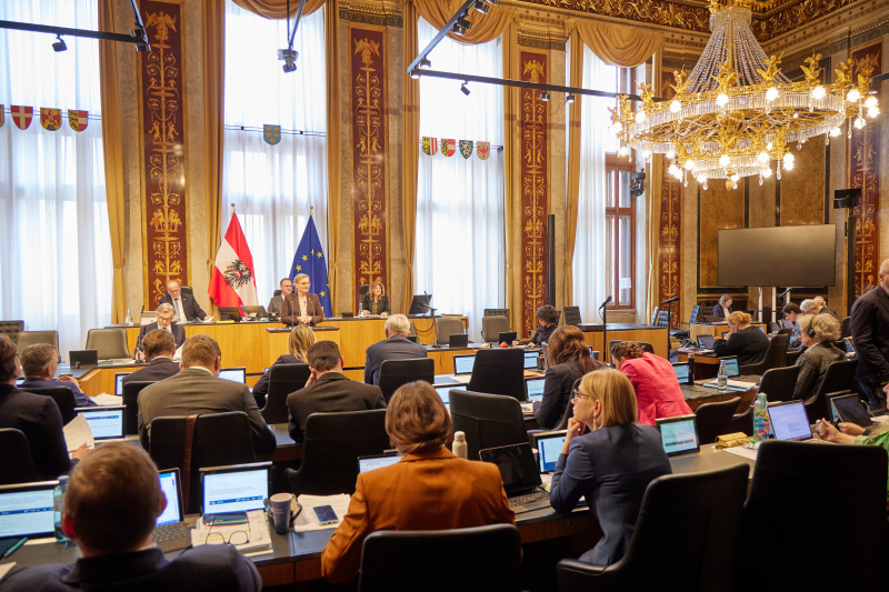 Am Redner:innenpult Bundesrätin Claudia Hauschildt-Buschberger (GRÜNE)