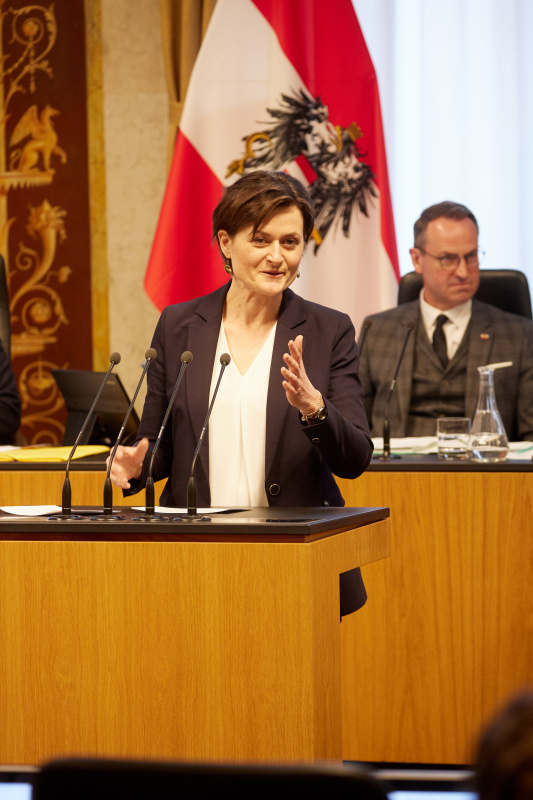 Am Redner:innenpult Bundesrätin Barbara Prügl (ÖVP)