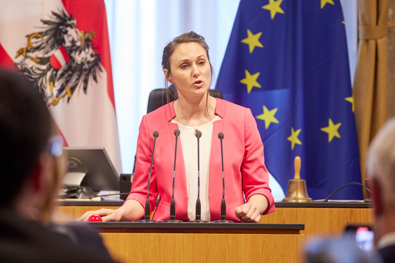 Am Redner:innenpult Bundesrätin Viktoria Hutter (ÖVP)