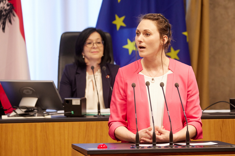 Am Redner:innenpult Bundesrätin Viktoria Hutter (ÖVP)