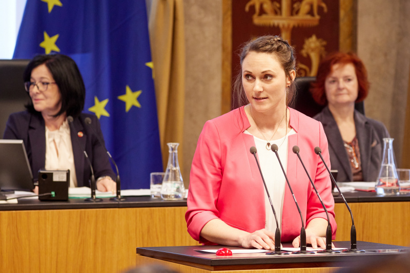 Am Redner:innenpult Bundesrätin Viktoria Hutter (ÖVP)