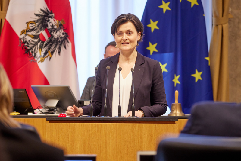 Am Redner:innenpult Bundesrätin Barbara Prügl (ÖVP)