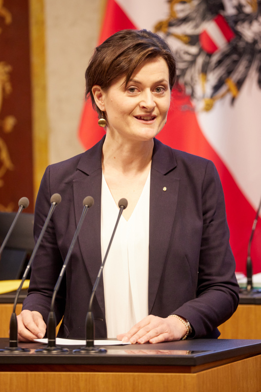 Am Redner:innenpult Bundesrätin Barbara Prügl (ÖVP)