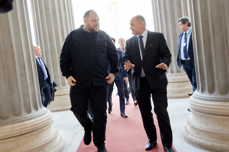 Von rechts: Nationalratspräsident Wolfgang Sobotka (ÖVP), Präsident der Werchowna Rada der Ukraine Ruslan Stefantschuk