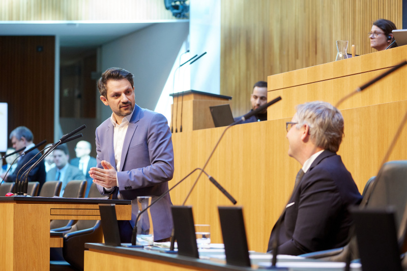 Am Rednerpult Nationalratsabgeordneter Jakob Schwarz (GRÜNE)