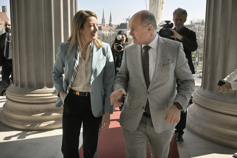 Von links: Präsidentin des Europäischen Parlaments Roberta Metsola, Nationalratspräsident Wolfgang Sobotka (ÖVP)