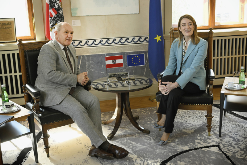 Von links: Nationalratspräsident Wolfgang Sobotka (ÖVP), Präsidentin des Europäischen Parlaments Roberta Metsola