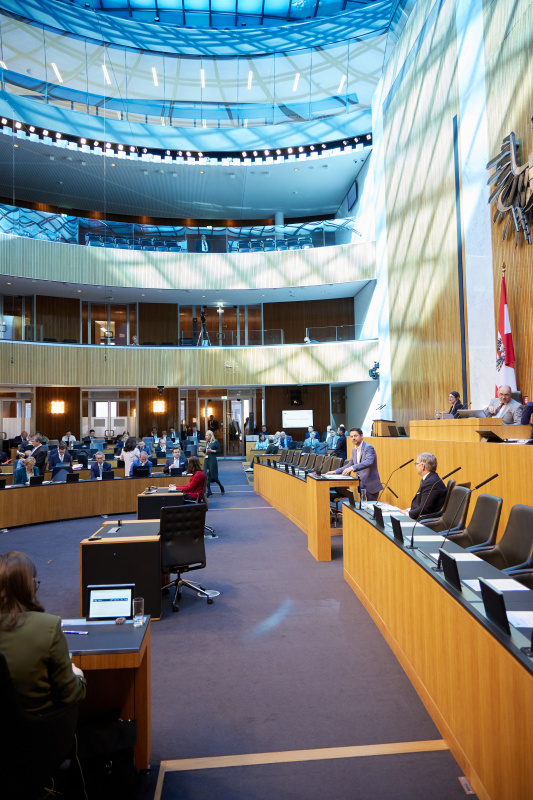 Am Rednerpult Nationalratsabgeordneter Jakob Schwarz (GRÜNE)