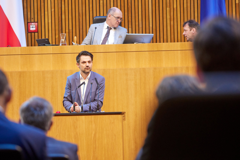 Am Rednerpult Nationalratsabgeordneter Jakob Schwarz (GRÜNE)