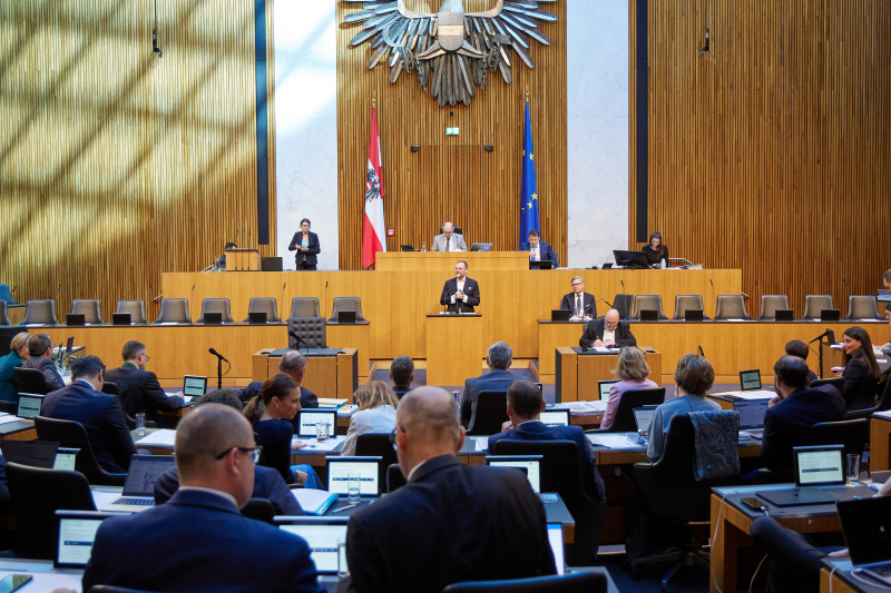 Am Rednerpult Nationalratsabgeordneter Josef Schellhorn (NEOS)