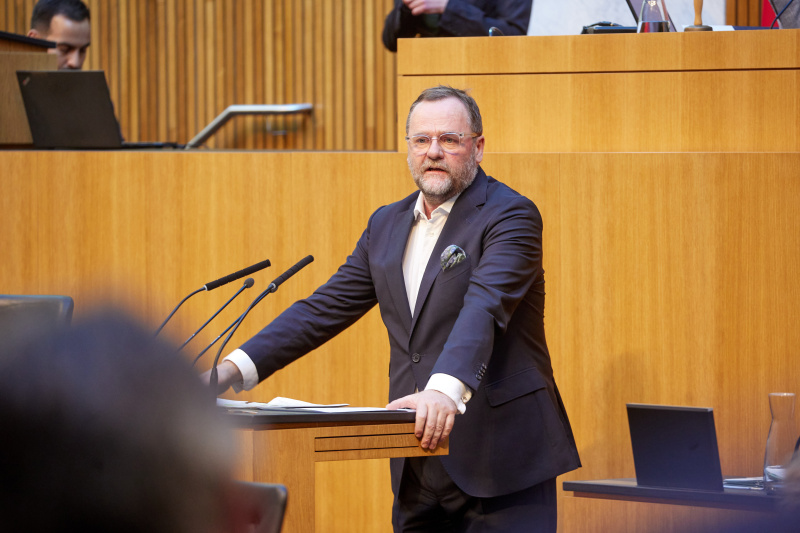 Am Rednerpult Nationalratsabgeordneter Josef Schellhorn (NEOS)