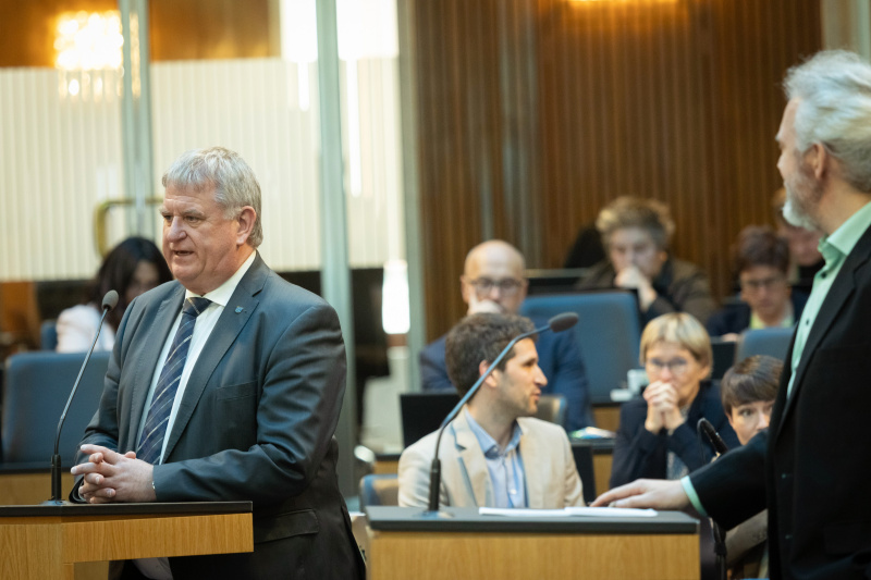Nationalratsabgeordneter Maximilian Linder (FPÖ) am Redner:innenpult