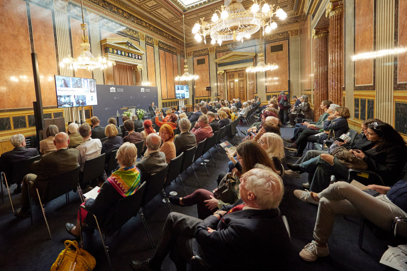 Moderation Direktor der Diplomatischen Akademie Wien Emil Brix