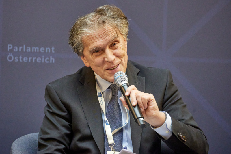 Moderation Direktor der Diplomatischen Akademie Wien Emil Brix