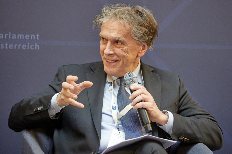 Moderation Direktor der Diplomatischen Akademie Wien Emil Brix