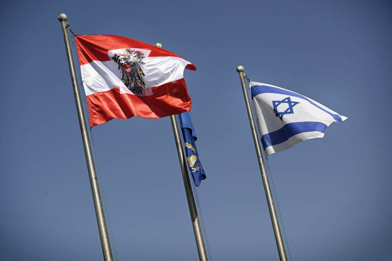 Treffen mit dem Knessetsprecher Amir Ohana (Likud). Fahnenfoto