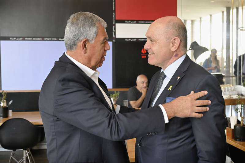 Treffen mit dem Abgeordneten der Knesset Mickey Levy (Yesh Atid). Von links: Mickey Levy, Nationalratspräsident Wolfgang Sobotka (ÖVP)