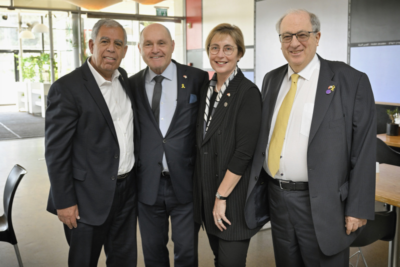 Treffen mit dem Abgeordneten der Knesset Mickey Levy (Yesh Atid). Von links: Mickey Levy, Nationalratspräsident Wolfgang Sobotka (ÖVP), Nationalratsabgeordnete Michaela Steinacker (ÖVP), Präsident des Europäischen Jüdischen Kongresses Ariel Muzicant