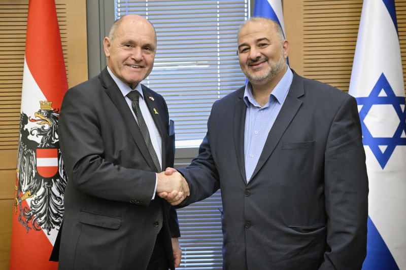 Treffen mit dem Abgeordneten der Knesset Mansour Abbas, Parteichef der United Arab List. Von links: Nationalratspräsident Wolfgang Sobotka (ÖVP), Mansour Abbas