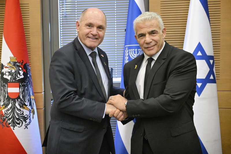 Treffen mit Oppositionsführer Abgeordneter der Knesset Yair Lapid (Yesh Atid). Von links: Nationalratspräsident Wolfgang Sobotka (ÖVP), Yair Lapid