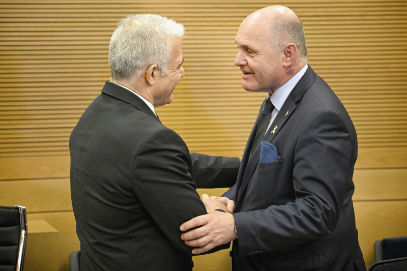 Treffen mit Oppositionsführer Abgeordneter der Knesset Yair Lapid (Yesh Atid). Von links: Yair Lapid, Nationalratspräsident Wolfgang Sobotka (ÖVP)