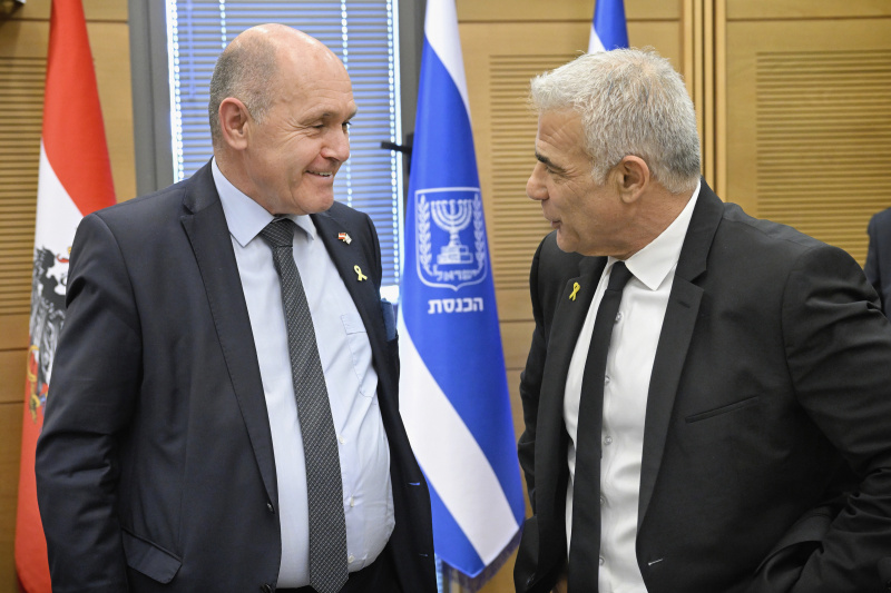 Treffen mit Oppositionsführer Abgeordneter der Knesset Yair Lapid (Yesh Atid). Von links: Nationalratspräsident Wolfgang Sobotka (ÖVP), Abgeordneter der Knesset Yair Lapid