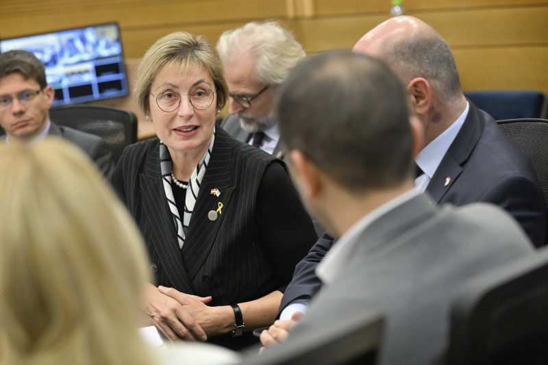 Treffen mit der israelisch-österreichischen parlamentarischen Freundschaftsgruppe. Nationalratsabgeordnete Michaela Steinacker (ÖVP) im Gespräch