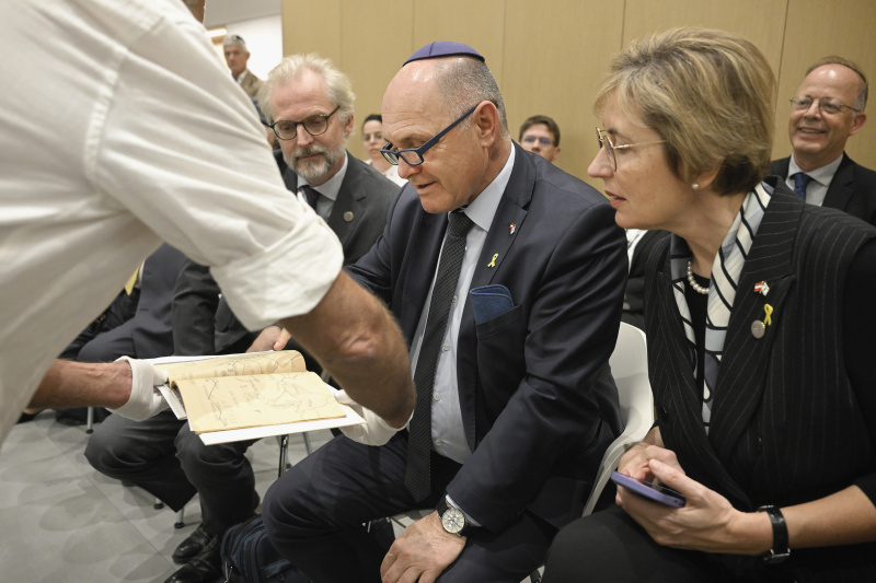 Besuch des Museums Yad Vashem. Von links: Nationalratspräsident Wolfgang Sobotka (ÖVP), Nationalratsabgeordnete Michaela Steinacker (ÖVP)