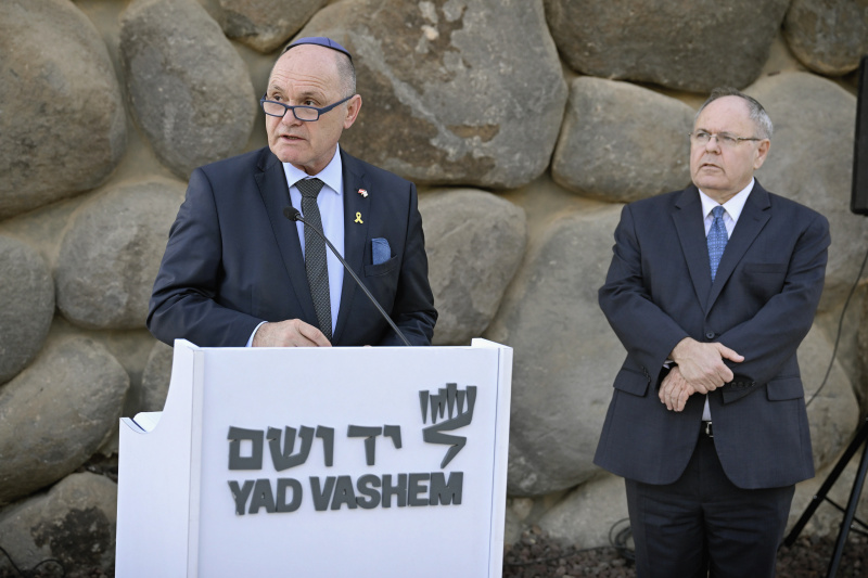Besuch des Museums Yad Vashem. Von links: Nationalratspräsident Wolfgang Sobotka (ÖVP), Vorstandsvorsitzender von Yad Vashem Dani Dayan