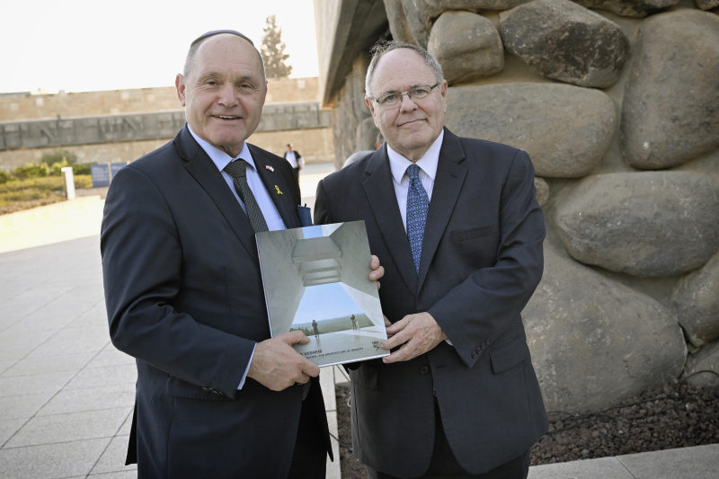 Besuch des Museums Yad Vashem. Von links: Nationalratspräsident Wolfgang Sobotka (ÖVP), Vorstandsvorsitzender von Yad Vashem Dani Dayan