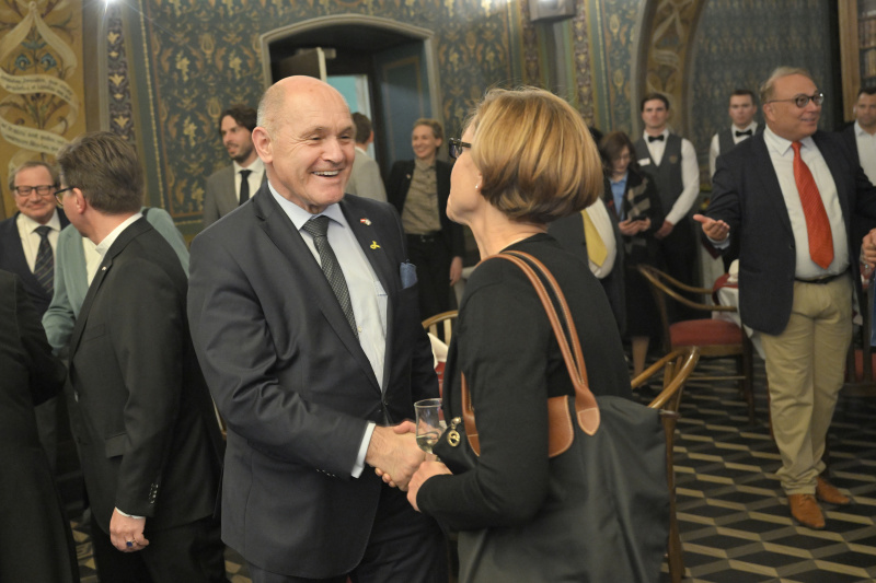 Besuch im Österreichischen Hospiz, Treffen mit Religionsvertretern. Von links: Nationalratspräsident Wolfgang Sobotka (ÖVP), Veranstaltungsteilnehmerin