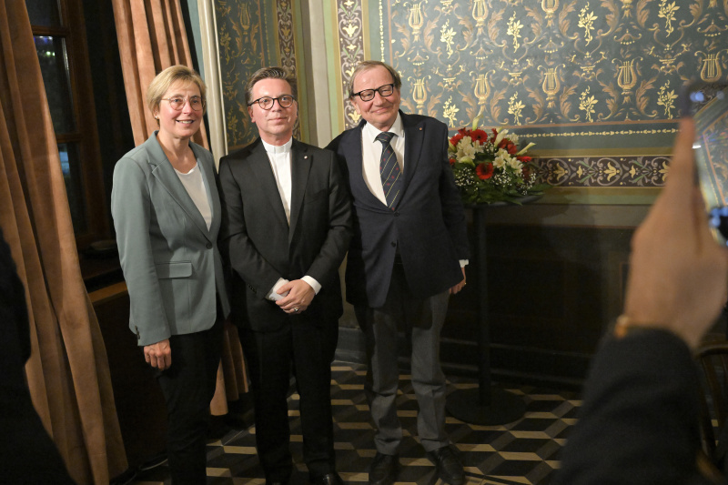 Besuch im Österreichischen Hospiz, Treffen mit Religionsvertretern. Gruppenfoto mit Nationalratsabgeordneter Michaela Steinacker (ÖVP) (links)