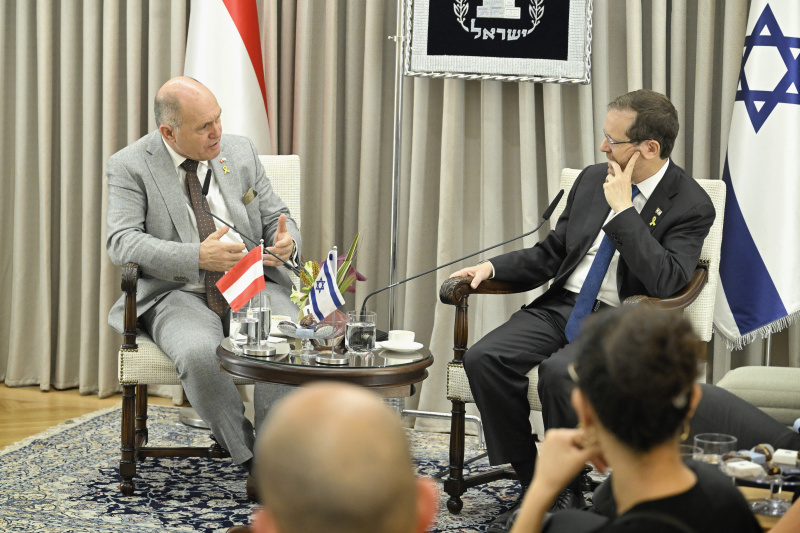 Treffen mit Staatspräsident Jitzchak Herzog. Von links: Nationalratspräsident Wolfgang Sobotka (ÖVP), Staatspräsident Jitzchak Herzog