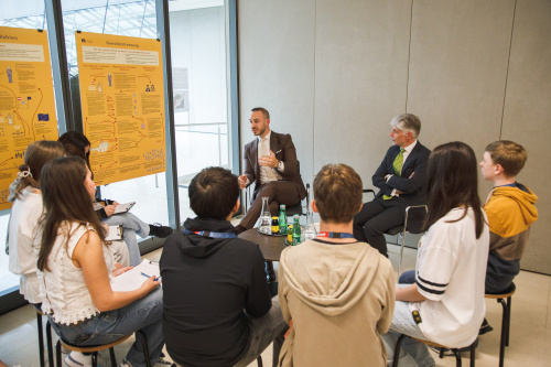 Parliamentary Director of Montenegro Aleksandar Klarić, Parliamentary Director Harald Dossi, students.