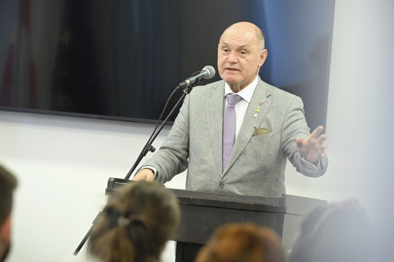 Überreichung von Staatsbürgerschaftsbescheiden. Begrüßung. Nationalratspräsident Wolfgang Sobotka (ÖVP)