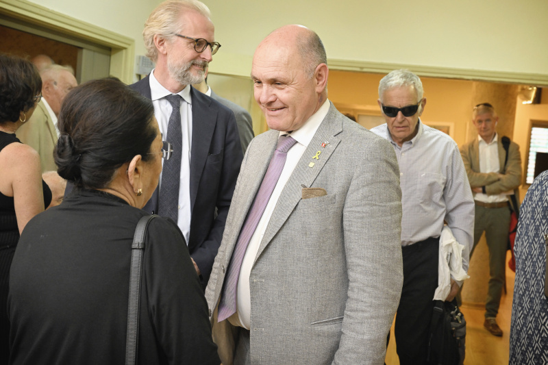 Treffen mit Österreichischen Holocaustüberlebenden und Besuch des Clubs der Altösterreicher:innen. Nationalratspräsident Wolfgang Sobotka (ÖVP) mit Veranstaltungsteilnehmer:innen