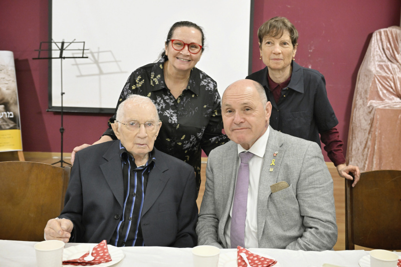 Treffen mit Österreichischen Holocaustüberlebenden und Besuch des Clubs der Altösterreicher:innen. Von links: Otto Nagler, Nationalratspräsident Wolfgang Sobotka (ÖVP)