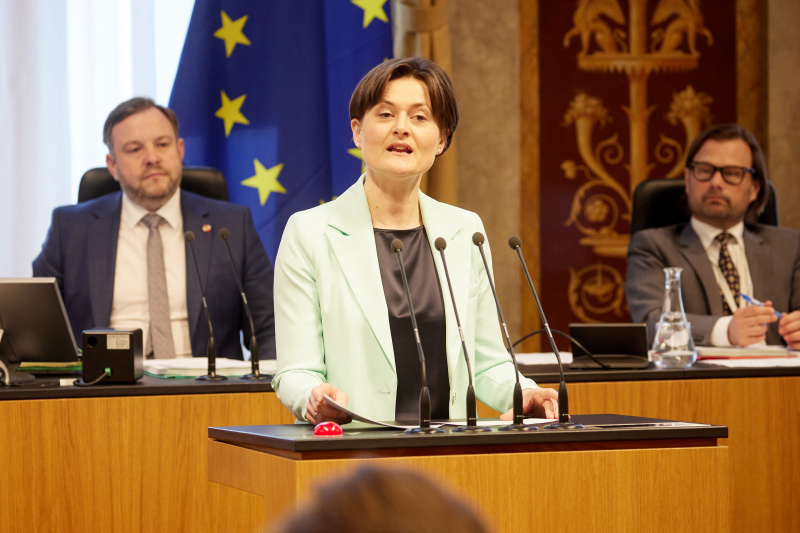 Am Redner:innenpult Bundesrätin Barbara Prügl (ÖVP)