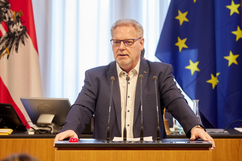 Am Redner:innenpult Bundesrat Horst Schachner (SPÖ)